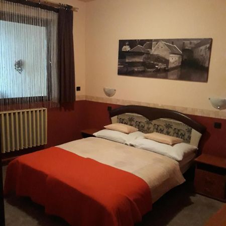Fonix Panzio Hotel Pápa Eksteriør billede