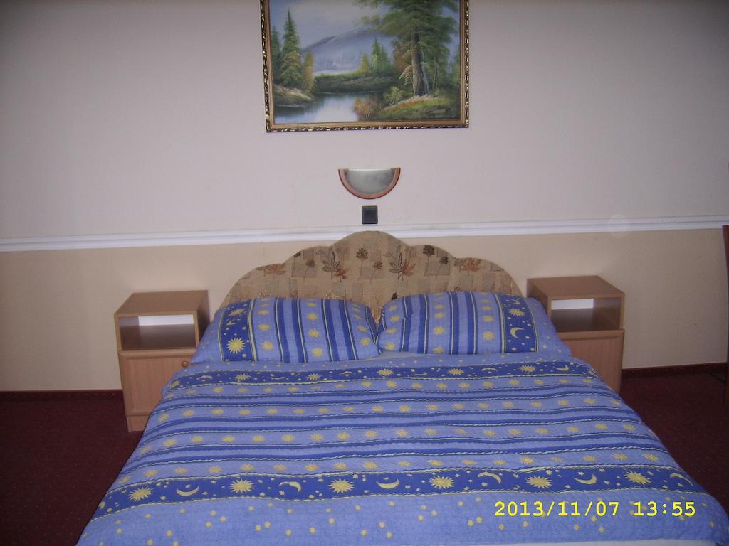 Fonix Panzio Hotel Pápa Eksteriør billede