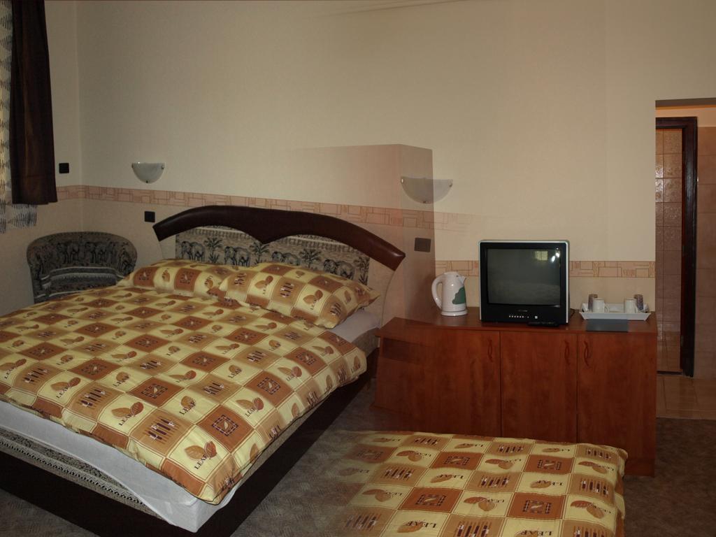 Fonix Panzio Hotel Pápa Værelse billede