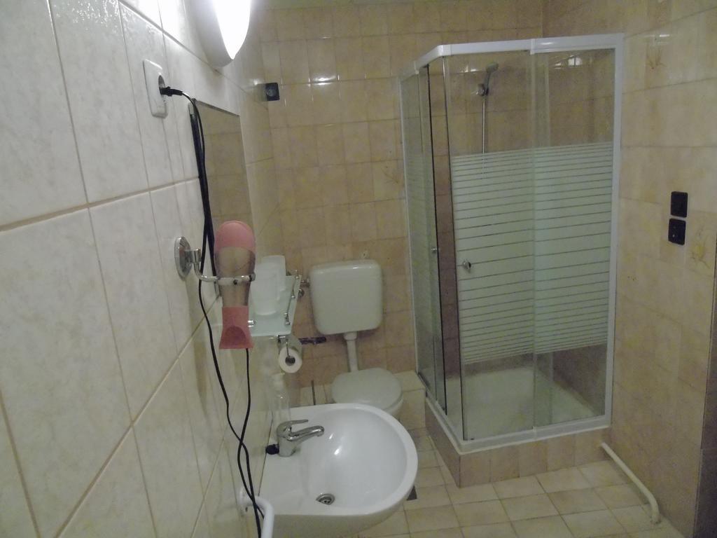 Fonix Panzio Hotel Pápa Eksteriør billede
