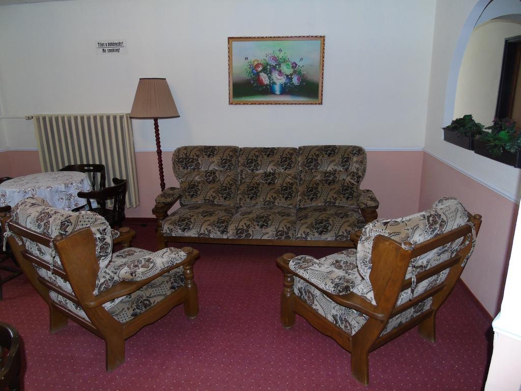 Fonix Panzio Hotel Pápa Eksteriør billede