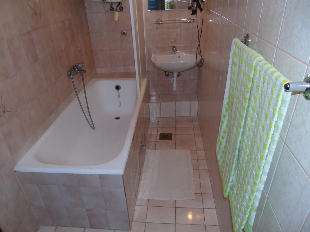 Fonix Panzio Hotel Pápa Eksteriør billede