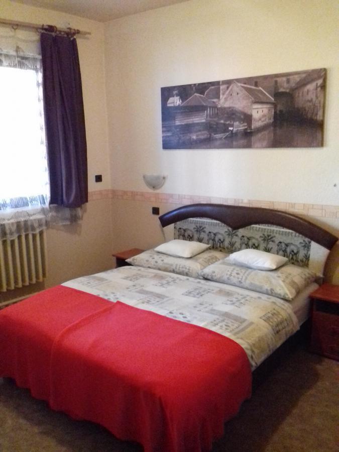 Fonix Panzio Hotel Pápa Eksteriør billede