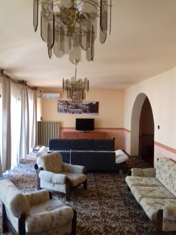 Fonix Panzio Hotel Pápa Eksteriør billede